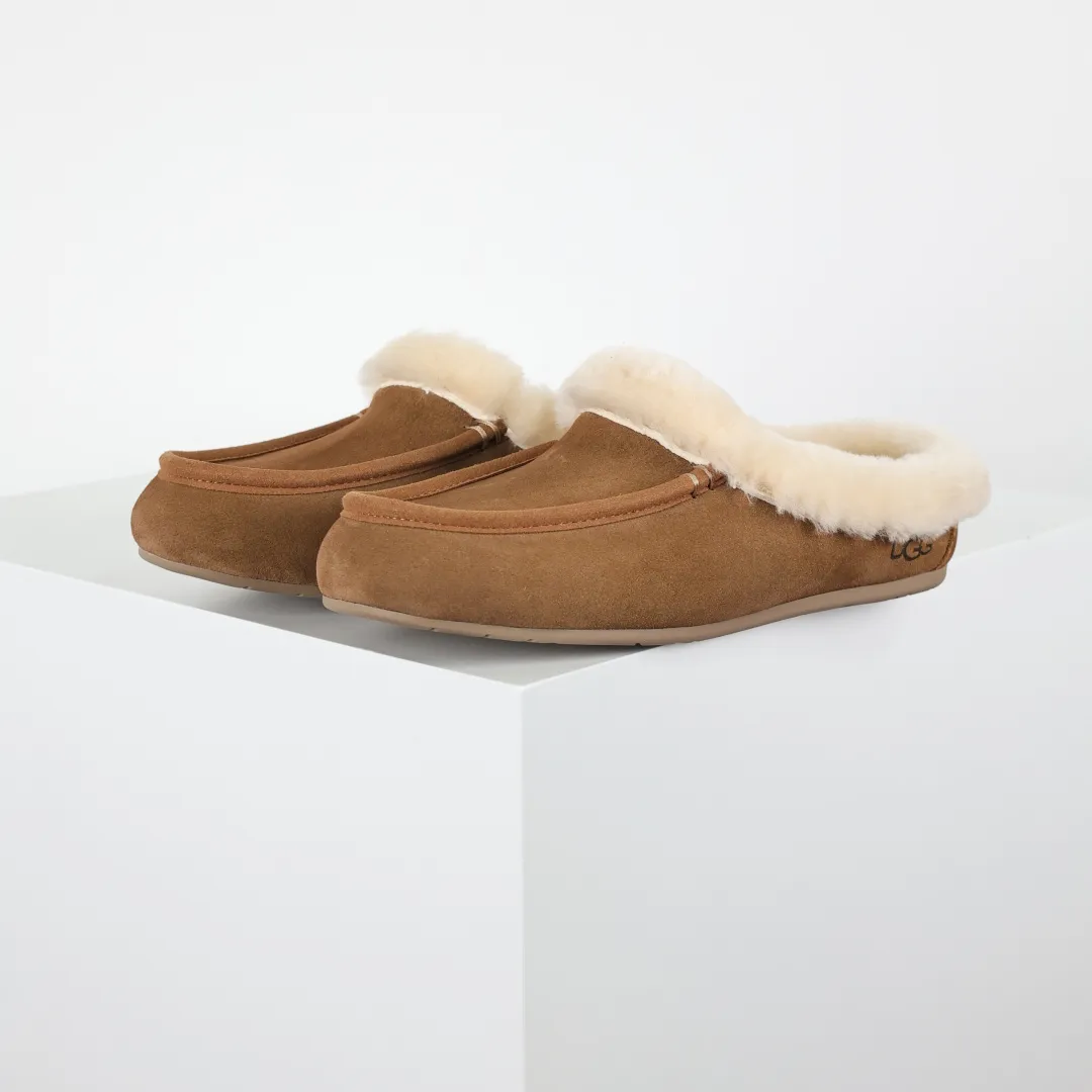 Copy price 💰560 Core recommendation Good price It is a very suitable choice for home use. In recent years, uug has launched a series of styles, which are partially geared towards the preferences of young consumers and have also moved to the forefront of fashion trends. Shoe body material: water-repellent coated suede upper, 17 mm UGGPURE™ implantable wool insole, lightweight non-slip and comfortable rubber outsole, with brand LOGO and trademark, with full packaging Size: 35 36 37 38 39 40